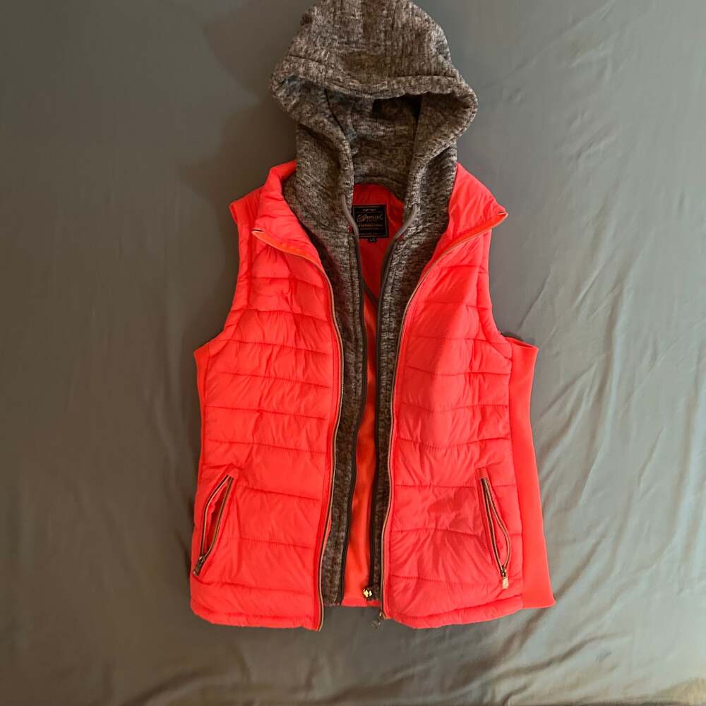 Special One International Ladies Classy Peach Puffer Vest, Size Large